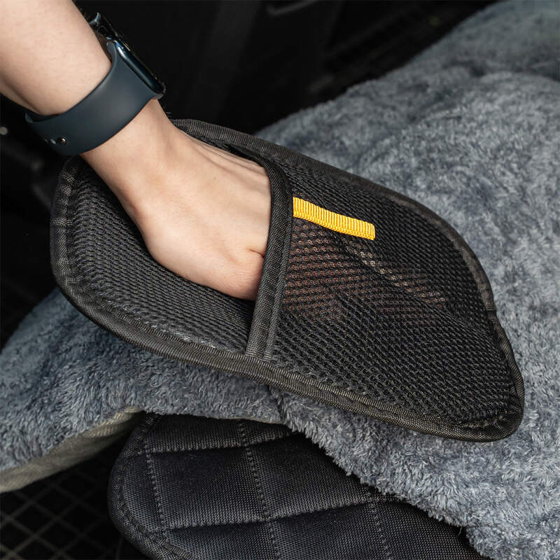 Reusable Pet Hair Removal Glove for Dogs & Cats - Image 9